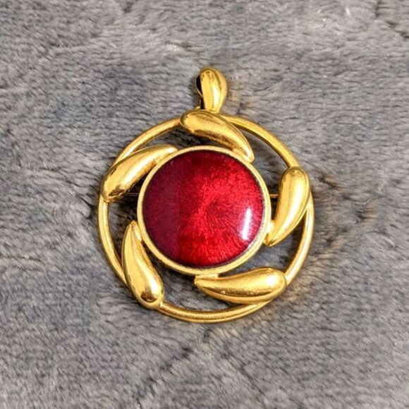 Vintage  1960's Goldtone & Red Enamel Circle Brooche/Pendant - Picture 2 of 7